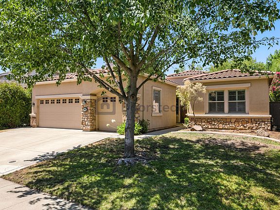 2nd image of 1481 Grovewood Ln