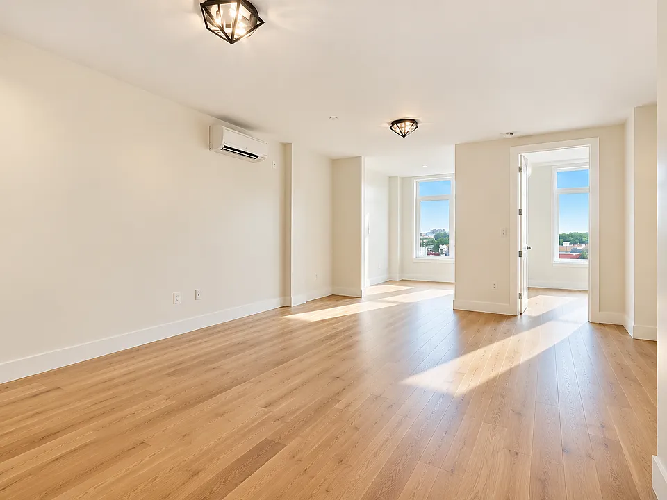 1004 Gates Ave #6D