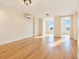 1004 Gates Ave, Brooklyn, NY