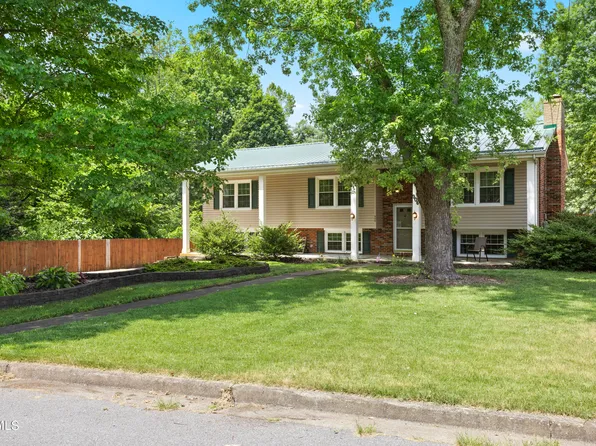 906 Grady Dr, Johnson City, TN 37604