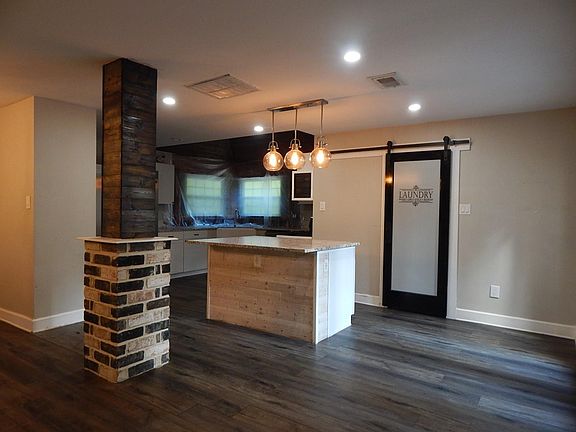 3rd image of 615 River Plantation Dr