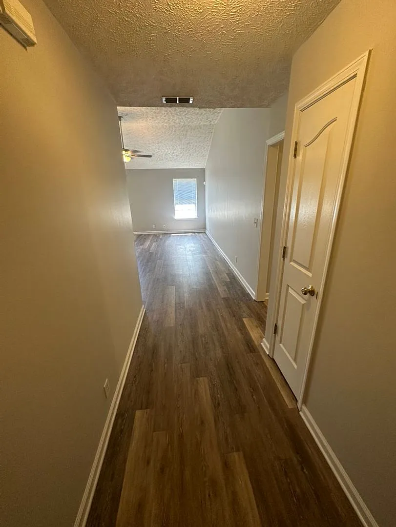 Charming 3 BR, 2 BA, 2 Car Garage Near MTSU — Photo 3