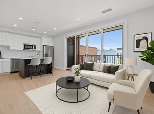 277 Border St #PENTHOUSE 502, Boston, MA 02128