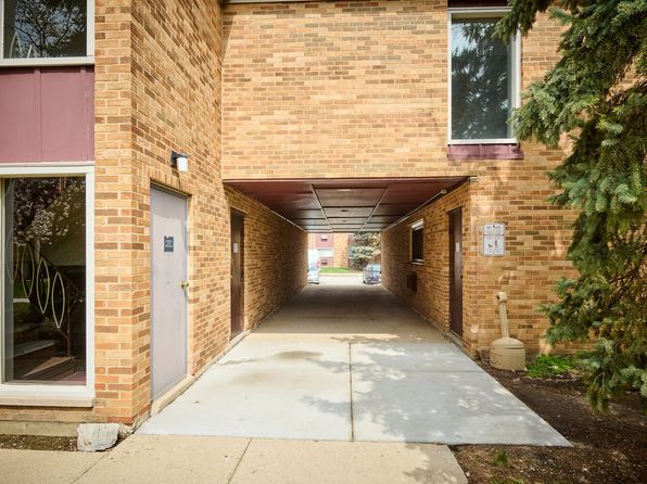 212A Collen Dr APT 104, Lombard, IL 60148