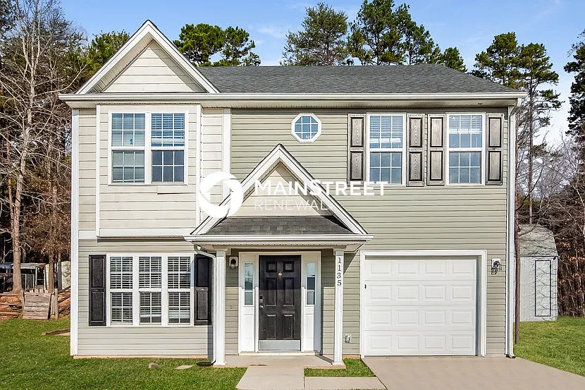 1135 Larkspur Ln