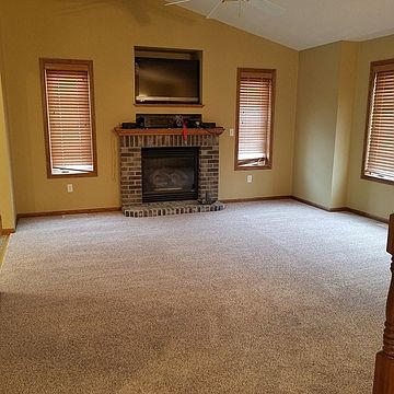 4th image of 716 Farmers Way