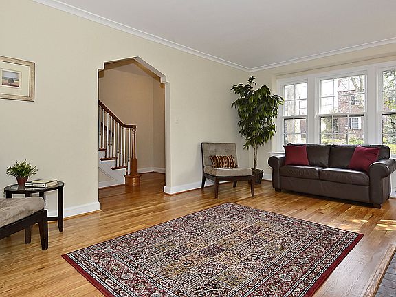 4th image of 2725 Blaine Dr