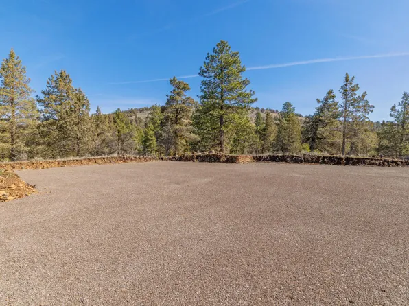 1075 Water Birch Ct, Klamath Falls, OR 97601