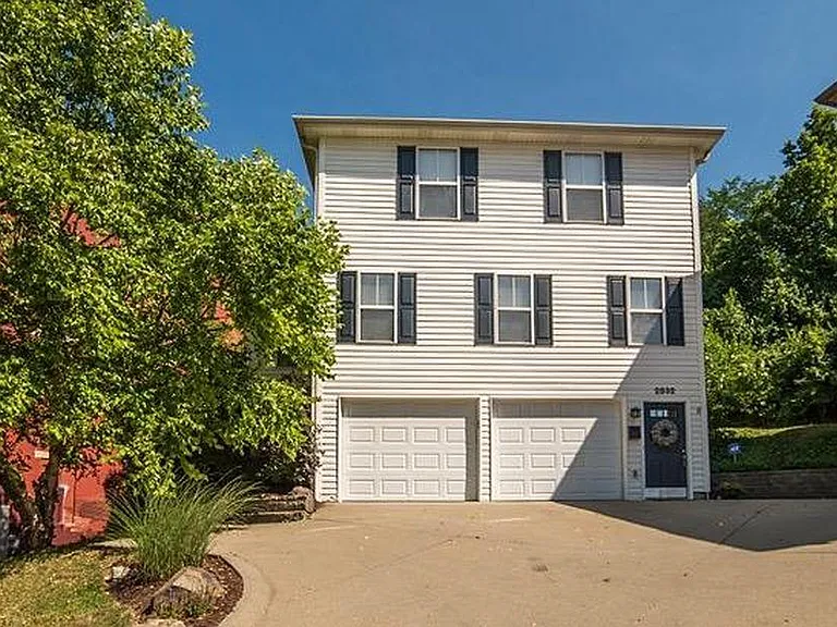 2532 Riverside Dr — Photo 1