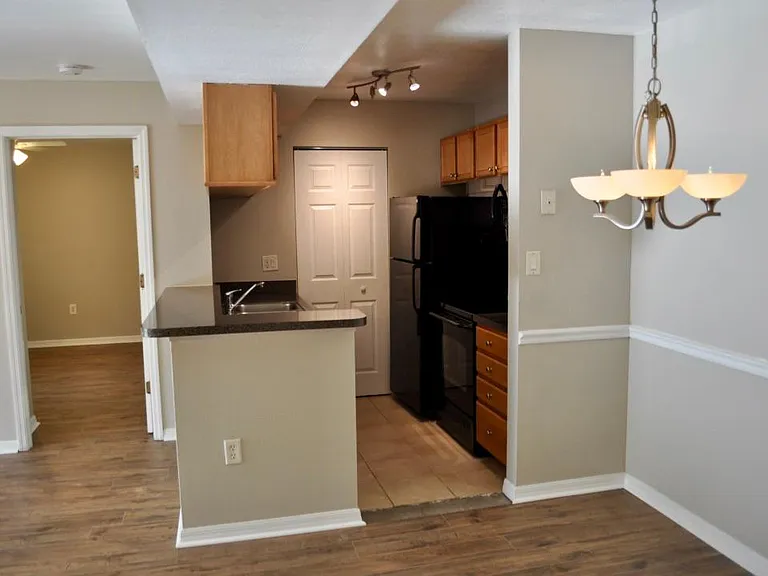 202-314 Lake Parsons Grn #202 — Photo 5