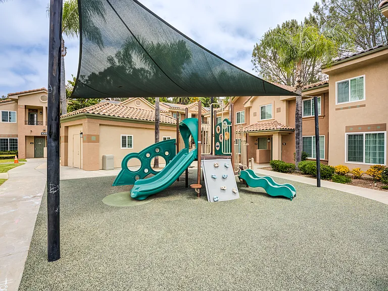 La Mesa Park - Military Housing — Photo 25