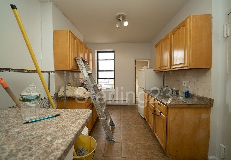 1st image of 1452 28th Ave APT 2R
