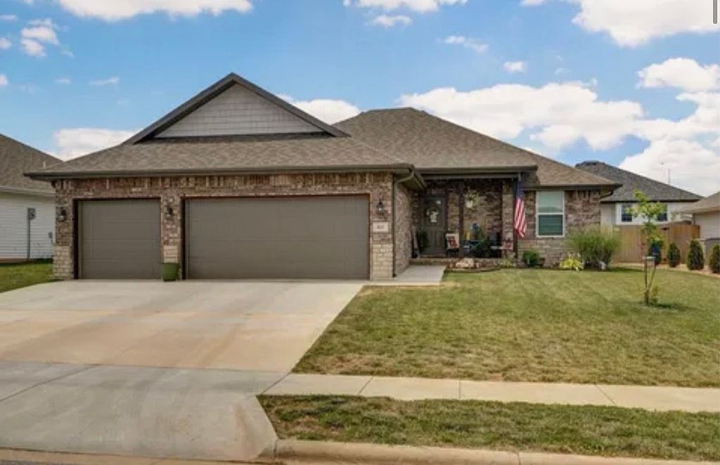 813 S Ridgemont Dr - Property Image