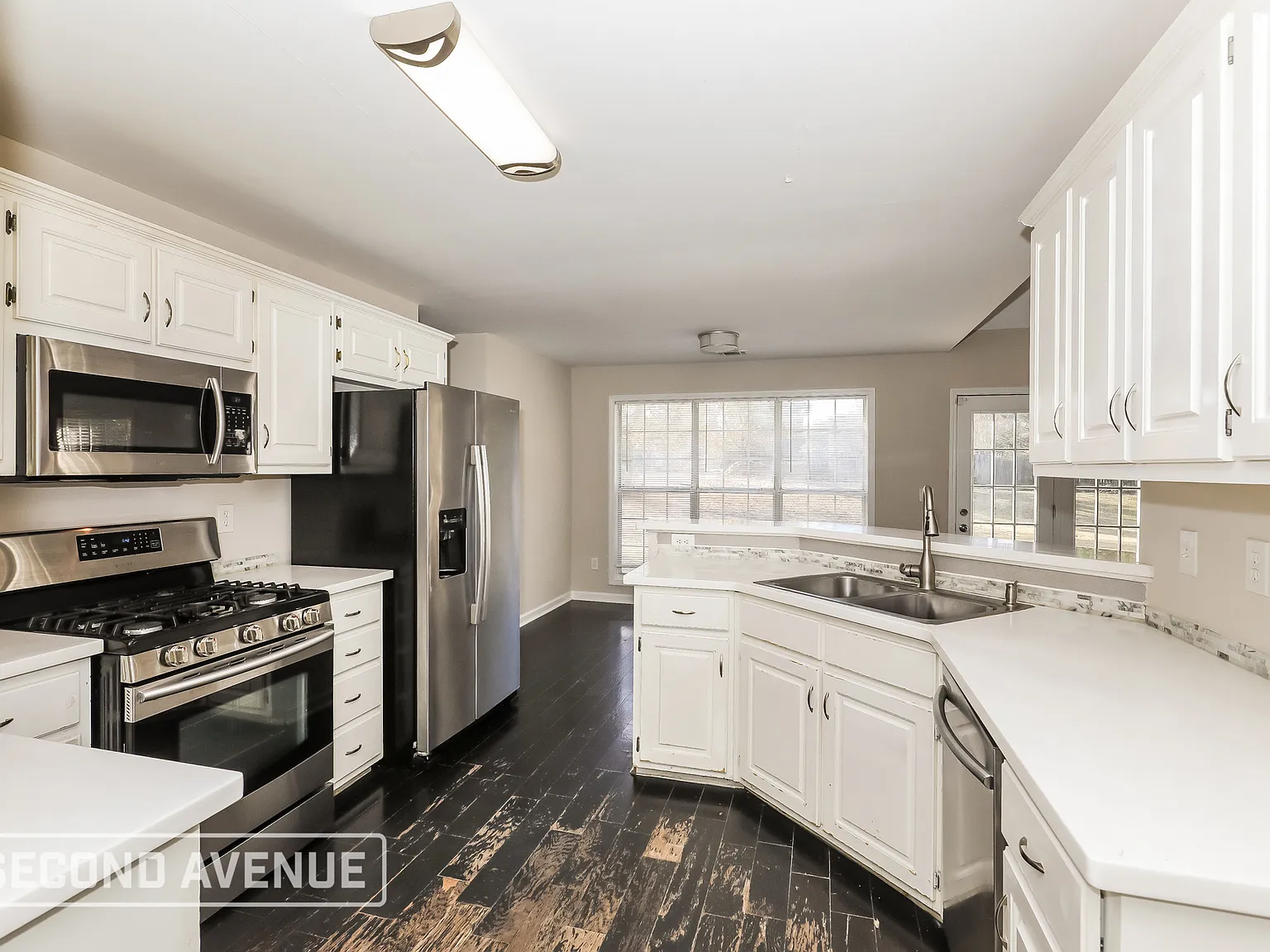 4 bed, 2.0 bath, 1958 sqft, $2,150 — Photo 3