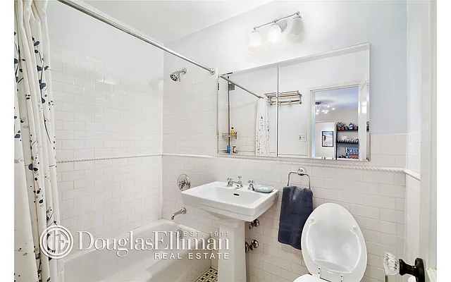 Rented by Douglas Elliman | media 19