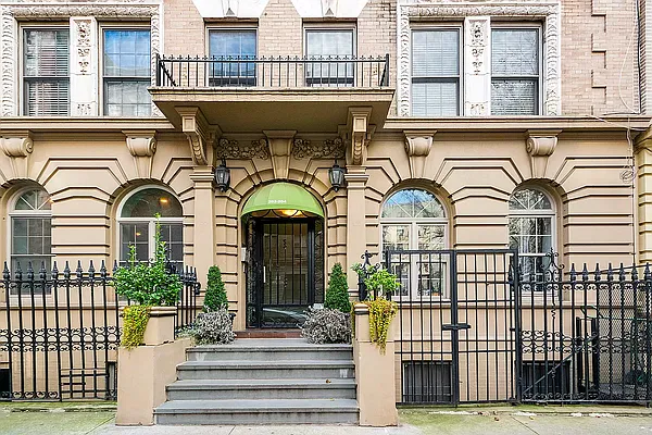 Rented by Compass | media 7