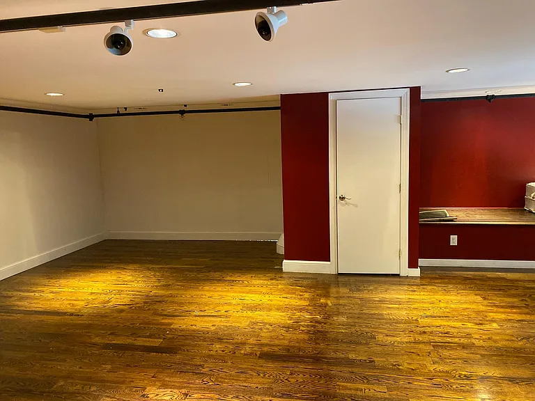 139 E Main St #400 — Photo 4