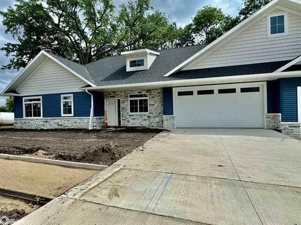 325 27th Place South Pl, Clear Lake, IA 50428