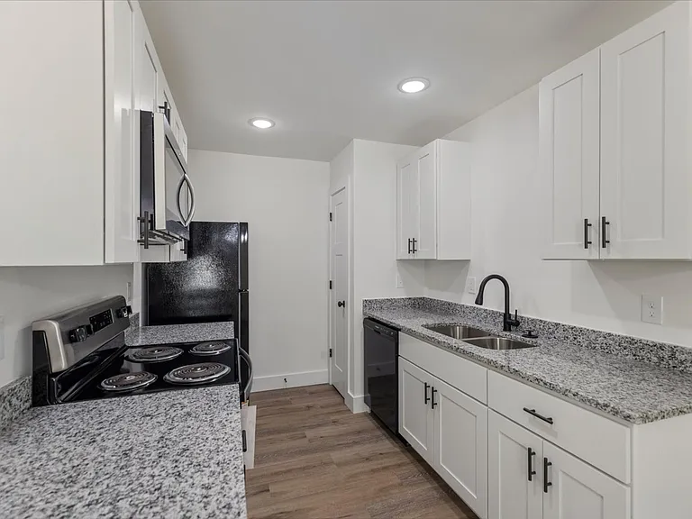 Arlington Townes Modern 3-Bedroom Townhomes in Greer, SC — Photo 21