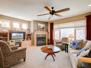 982 Woodview Cir, Carver, MN 55315
