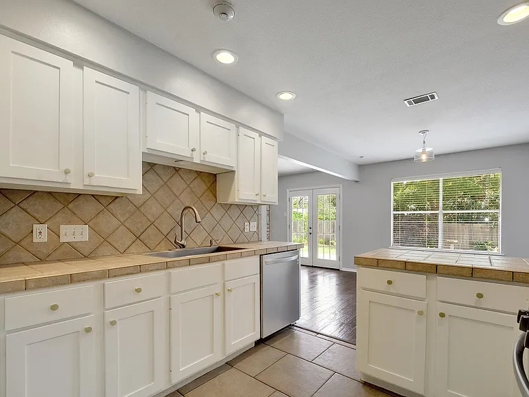6307 Smith Oak Trl — Photo 13