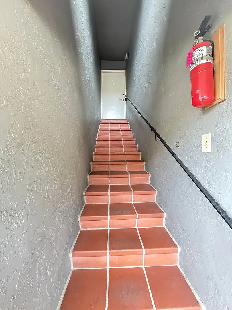 2053 Central Ave (LO) — Photo 4