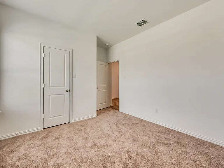 1833 Lake Grove Dr — Photo 24