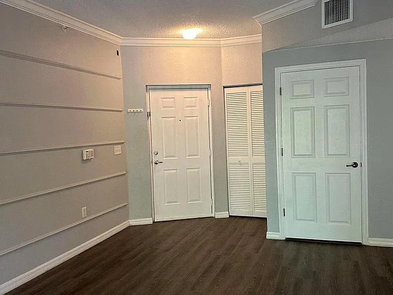 2730 Anzio Ct #303 — Photo 2