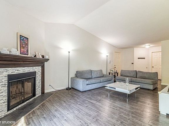 4th image of 1305 Pennwood Ct Unit A2