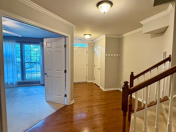 5th image of 756 Naramore St