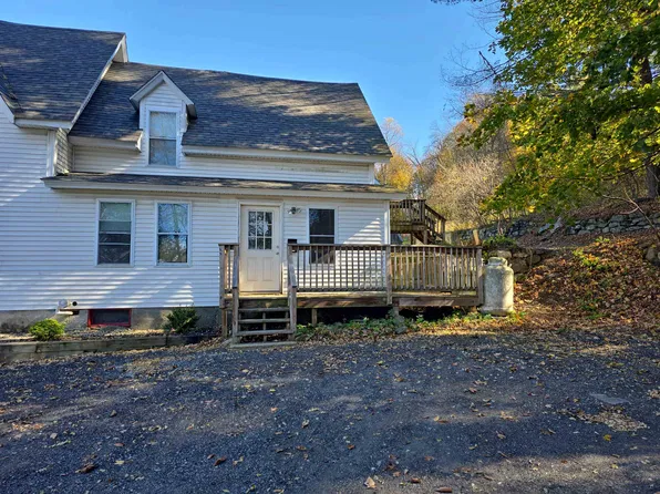 107 Maple St, Newport, NH 03773