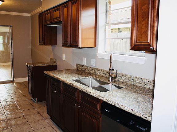 5th image of 141 Janet Dr