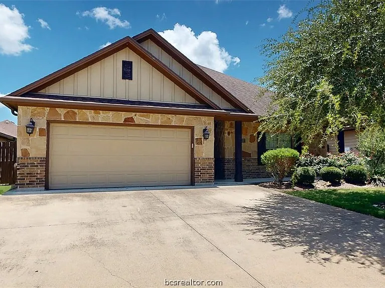 413 Hayes Ln #C & D — Photo 1