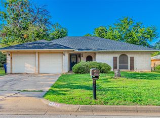 515 Lynnewood Ave, Burleson, TX 76028