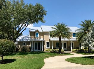 202 Garden Cir, Belleair, FL 33756