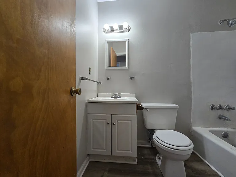 745 Rustland Dr — Photo 3