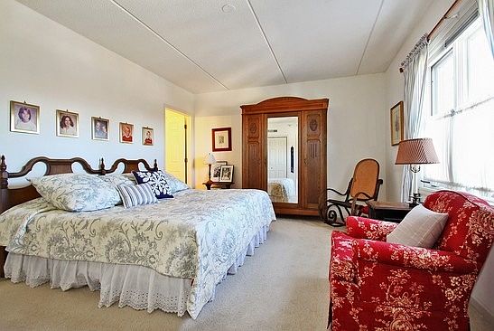 4th image of 5005 Warren St APT 402