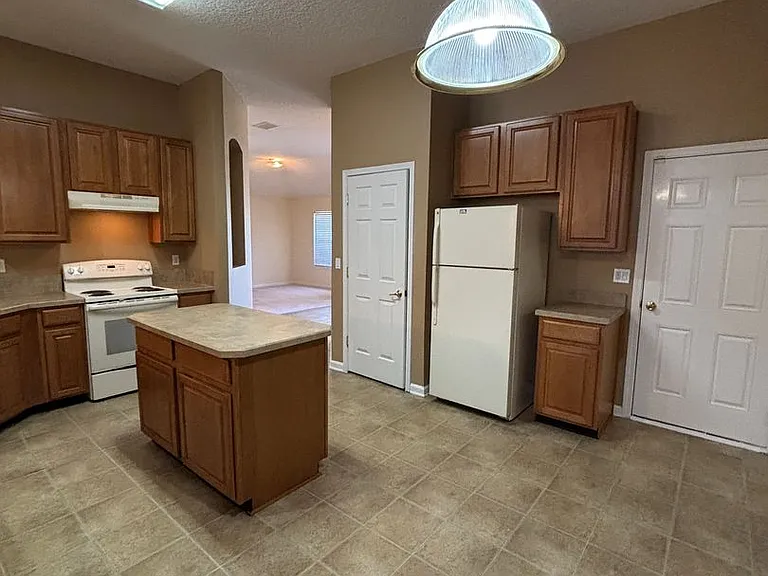 299 Johns Creek Pkwy — Photo 8