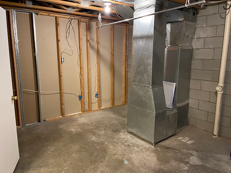 Storage/laundry room (with washer and dryer)