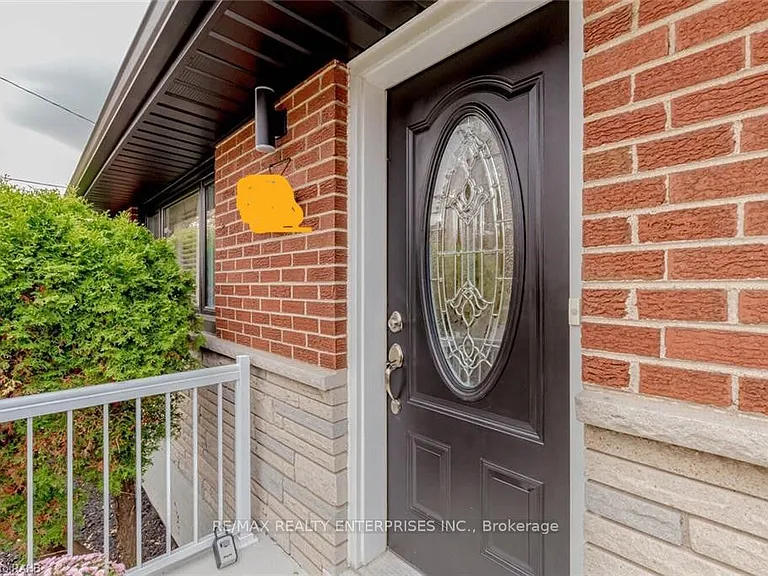 128 Clarendon Ave #MAIN — Photo 3