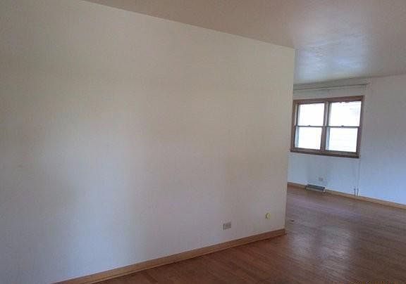 3rd image of 15606 S Park Ave