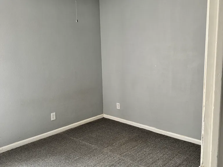 2953 Moffett Ave — Photo 4
