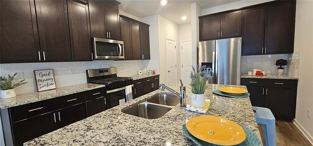 3 bed, 2.5 bath, 1842 sqft, $2,950 — Photo 4