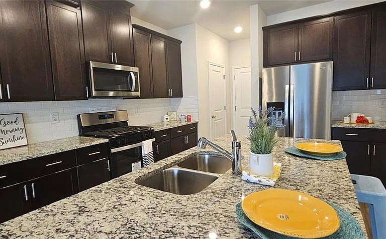 674 Gabby Point SW — Photo 4