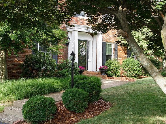 8900 Peterborough Dr-3