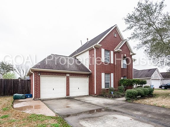3rd image of 808 Courtside Dr W