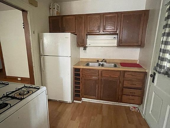 5th image of 2974 N High St #B