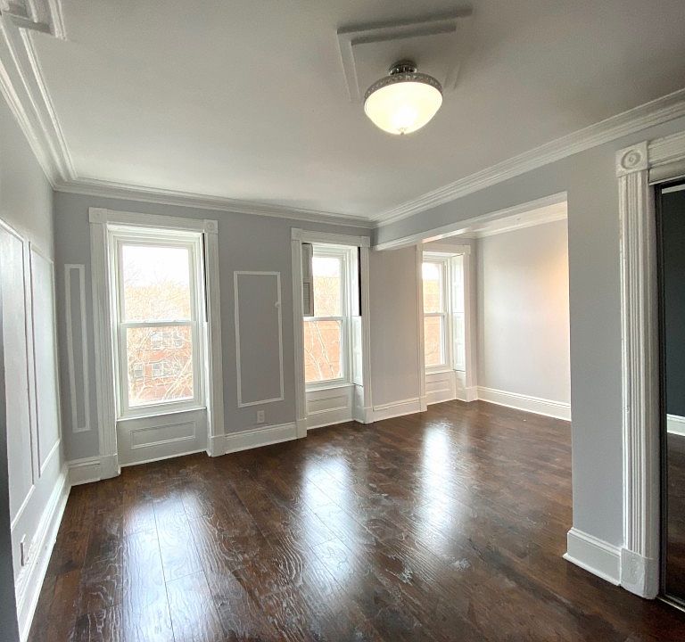 1st image of 181 Halsey St Floor 3