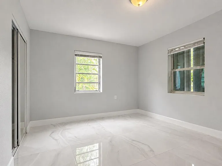 4894 Cyprus Ln — Photo 3