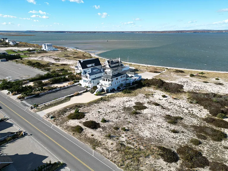 750 Dune Rd — Photo 14